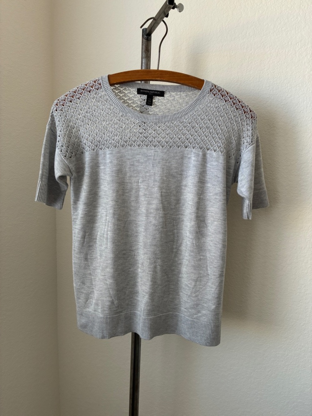 Banana Republic XS Petite Short Sleeve Crochet Heather Grey Sweater Feminine